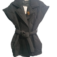 Gilet YORI matelassé sans manches femme - Détail broche amovible et finitions
