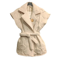 Gilet YORI beige matelassé sans manches femme avec broche amovible et ceinture - Vue de face
