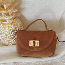 Minaudière Monaco cuir nubuck camel - Vue de face élégante