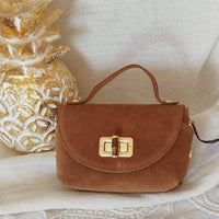 Minaudière Monaco cuir nubuck camel - Vue de face élégante
