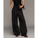 Pantalon Izzy fluide portefeuille noir porté - taille élastique et jambes évasées