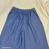 Pantalon Jordan jean foncé – détail tissu Tencel fluide et tombé élégant