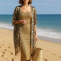 Paréo poncho filet léopard irisé Celéo doré porté avec franges - ineva
