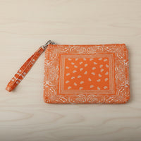 Pochette Mando orange – vue face, motif bandana coloré