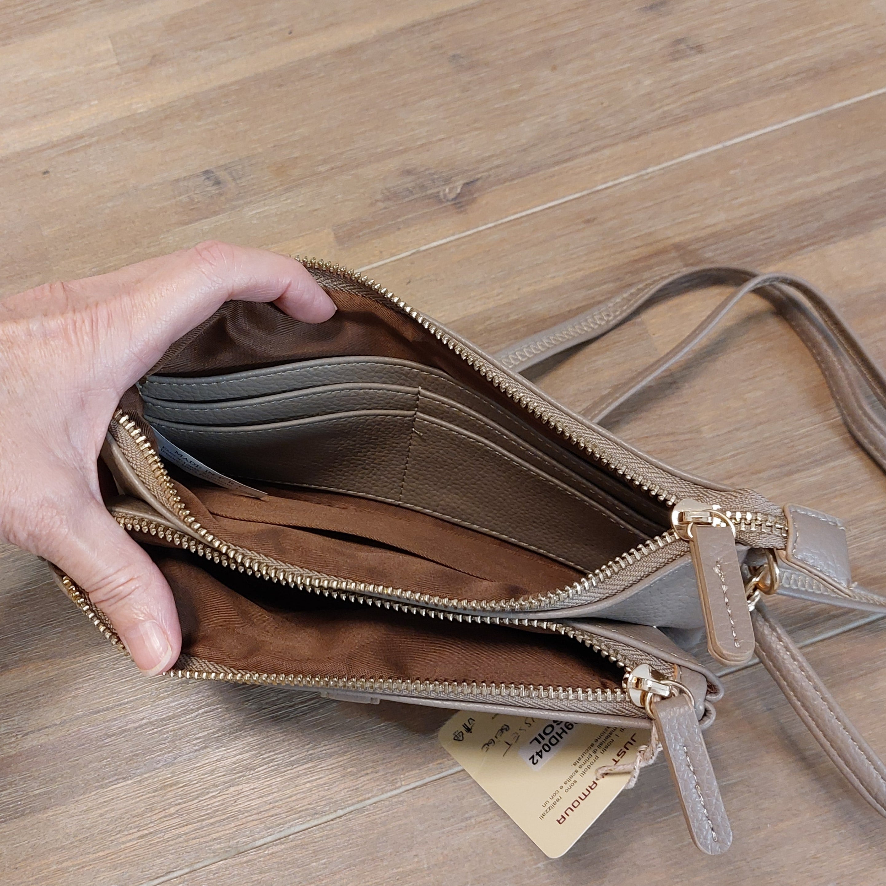 Pochette Sausset ouverte montrant les 3 compartiments intérieurs