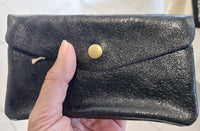 Portefeuille Tomar cuir irisé noir - finition lumineuse subtile et design intemporel
