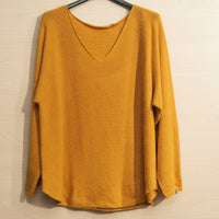 Pull Sandro jaune moutarde col V - finition brillante et style sophistiqué
