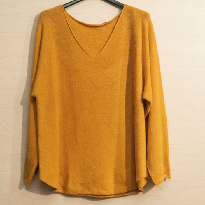 Pull Sandro jaune moutarde col V - finition brillante et style sophistiqué
