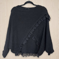 Pull Théo noir col bateau - maille fluide et design modulable pour un look polyvalent
