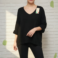 Pull Tobias noir maille douce col V femme coupe asymétrique - Vue face 