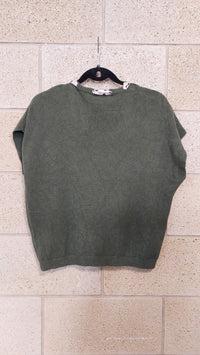 Pull sans manches Margot kaki porté de dos
