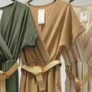 Robe Anna camel portée – longue kimono ceinturée, bas évasé, taille unique 36-44