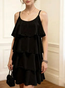 Robe courte Juliette noire portée en version soirée — bretelles fines 4 volants cascade — silhouette flatteuse et féminine — made in Italy — ineva
