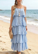 Robe longue June ciel portée pieds nus sur le sable — voile coton volants superposés bretelles fines réglables — look bohème chic été — ineva
