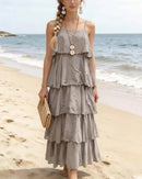 Robe longue June taupe portée pieds nus sur le sable — voile coton volants superposés bretelles fines réglables — look bohème chic été — ineva
