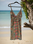 Robe Nithya – vue dos nu bordé d'un frou-frou, robe courte soie imprimée bretelles réglables