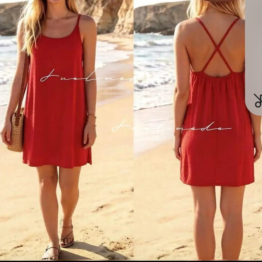 Robe Romy rouge portée – courte unie bretelles croisées dos, infroissable, taille unique 36-44