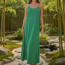 Robe Ruby verte portée – longue unie bretelles croisées dos, infroissable made in Italy