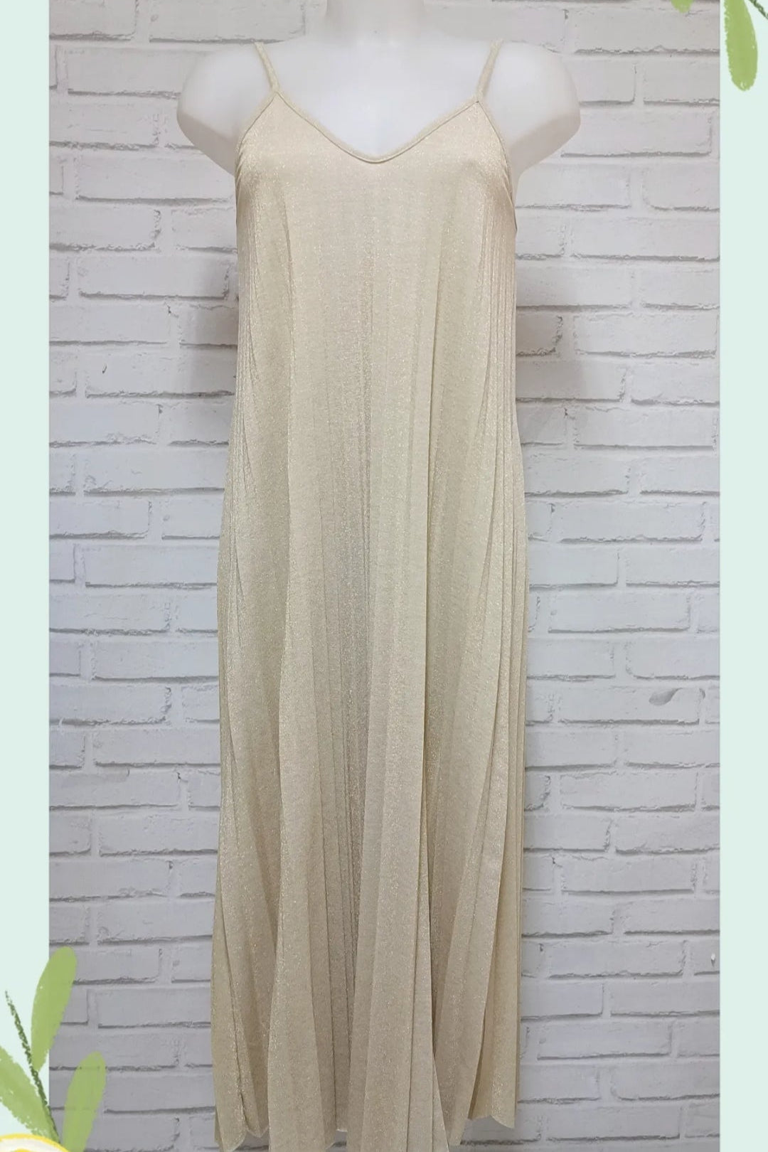 Robe Solal – détail plissé soleil maille irisée lurex, texture fluide et légère