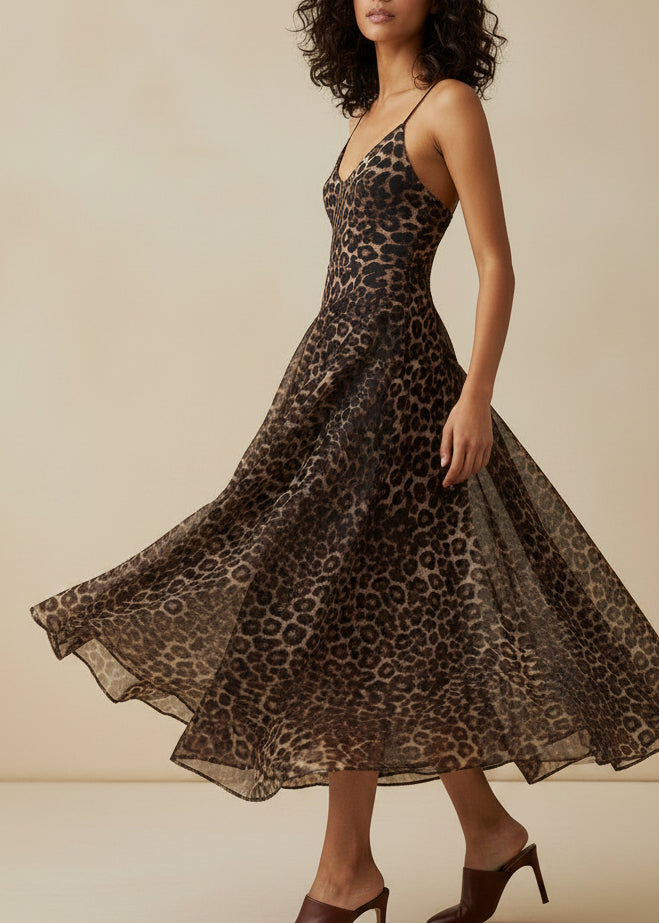 Robe longue résille imprimé léopard Tina portée en mouvement — bretelles fines réglables, coloris Choco, taille unique 34/40, Made in Italy — ineva
