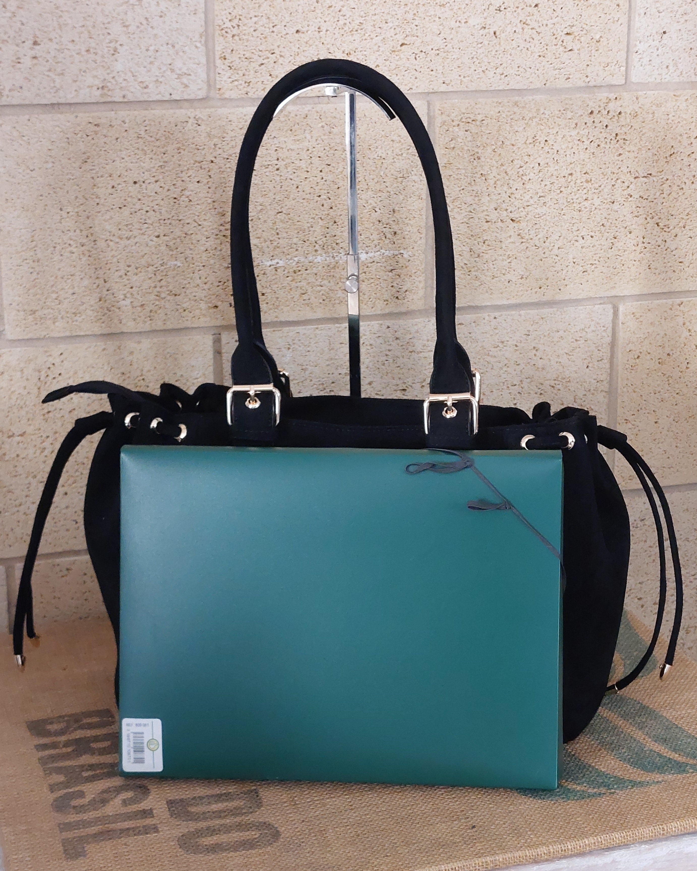 Grand Sac Milan nubuck synthétique noir avec pochette de cours A4 devant — capacité 3-4 cahiers A4, sac de cours spacieux, 45x27x10 cm — ineva
