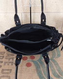 Intérieur du Grand Sac Milan nubuck synthétique noir vide — 2 compartiments, 1 grande poche zip intérieure, doublure noire, quincaillerie dorée — ineva
