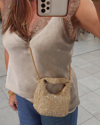Sac Pepa mini bourse strass or porté à la main — anse rigide dorée, strass dorés brillants, look soirée glamour — ineva
