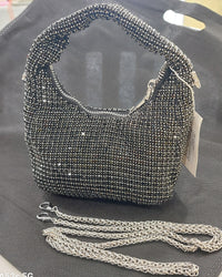 Sac Pepa mini bourse strass noir et argenté vue de face — forme demi-lune, anse main rigide argentée, chaînette bandoulière amovible argentée, fermeture zip, 15x15 cm — ineva
