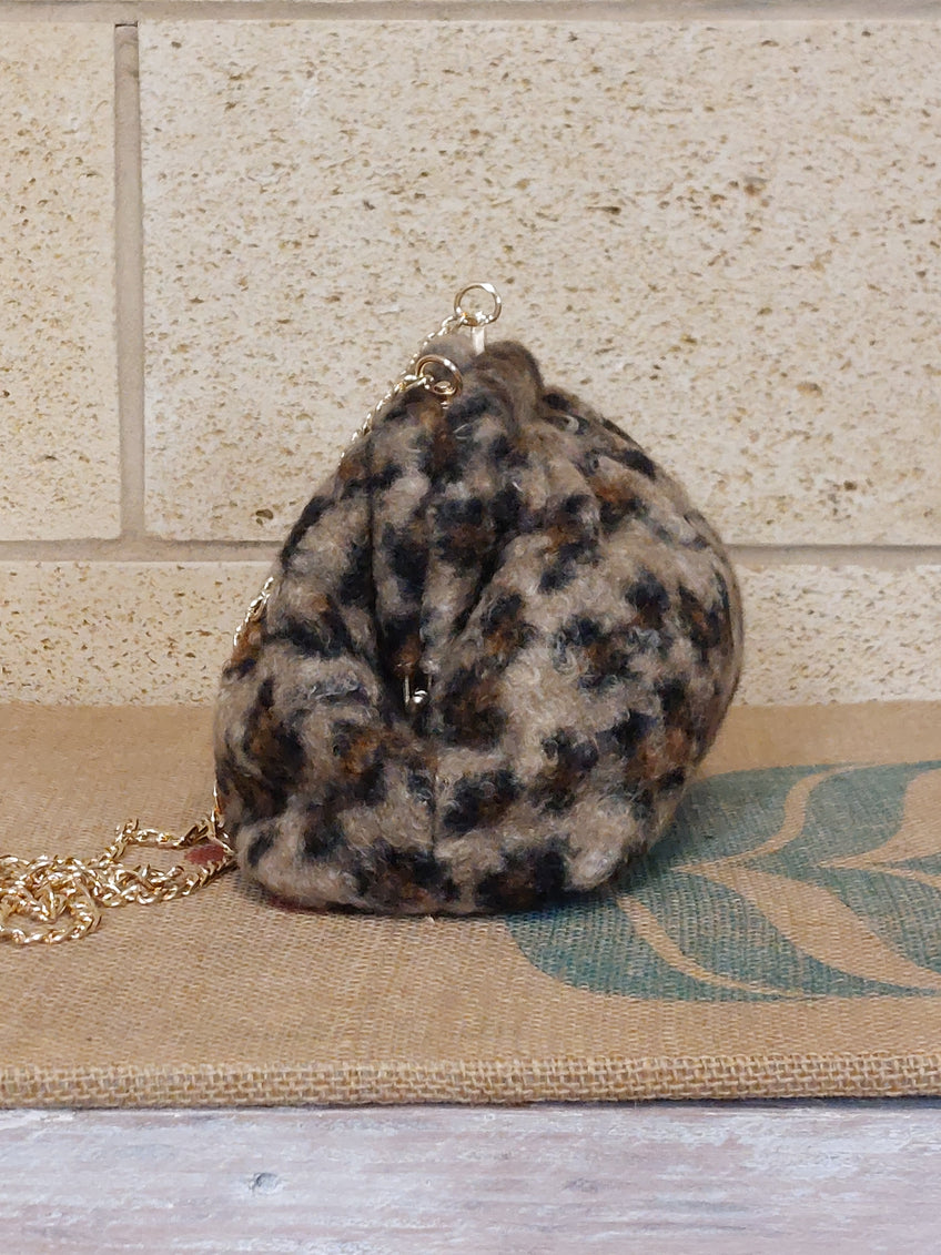 Sac Bourse Sole — Pochette Aspect Laine Bouillie Chaînette Dorée Amovible