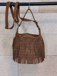 Sac Vegas camel en suédine à franges et clous
