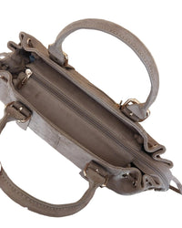 Sac Roma nubuck synthétique taupe vue du dessus — fermeture zip, anses réglables, cordons coulissants dorés, quincaillerie dorée — ineva

