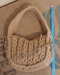 Sac Santiago camel crochet – dimensions avec mètre ruban, environ 35 cm de large, bandoulière chaîne dorée
