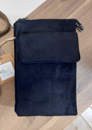 Sacoche Potello choco de face, poche téléphone ouverte avec rabat et fermeture aimantée

