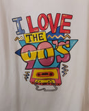 Gros plan sérigraphie T-shirt Margot 90's – impression I Love The 90's cassette audio rétro rouge jaune bleu, coton blanc

