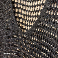 Top Cara noir – détail filet lurex brillant, texture métallique irisée made in Italy