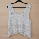 Top Dialo ecru – vue de face crochet coton, coupe trapèze flatteuse et bretelles larges