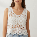 Top Dialo ecru porté – crochet 100% coton forme trapèze bretelles larges, taille unique 34-42