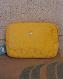 Trousse Star éponge colorée jaune vue de face — petite étoile dorée en façade, fermeture zip dorée, forme rectangulaire structurée — ineva
