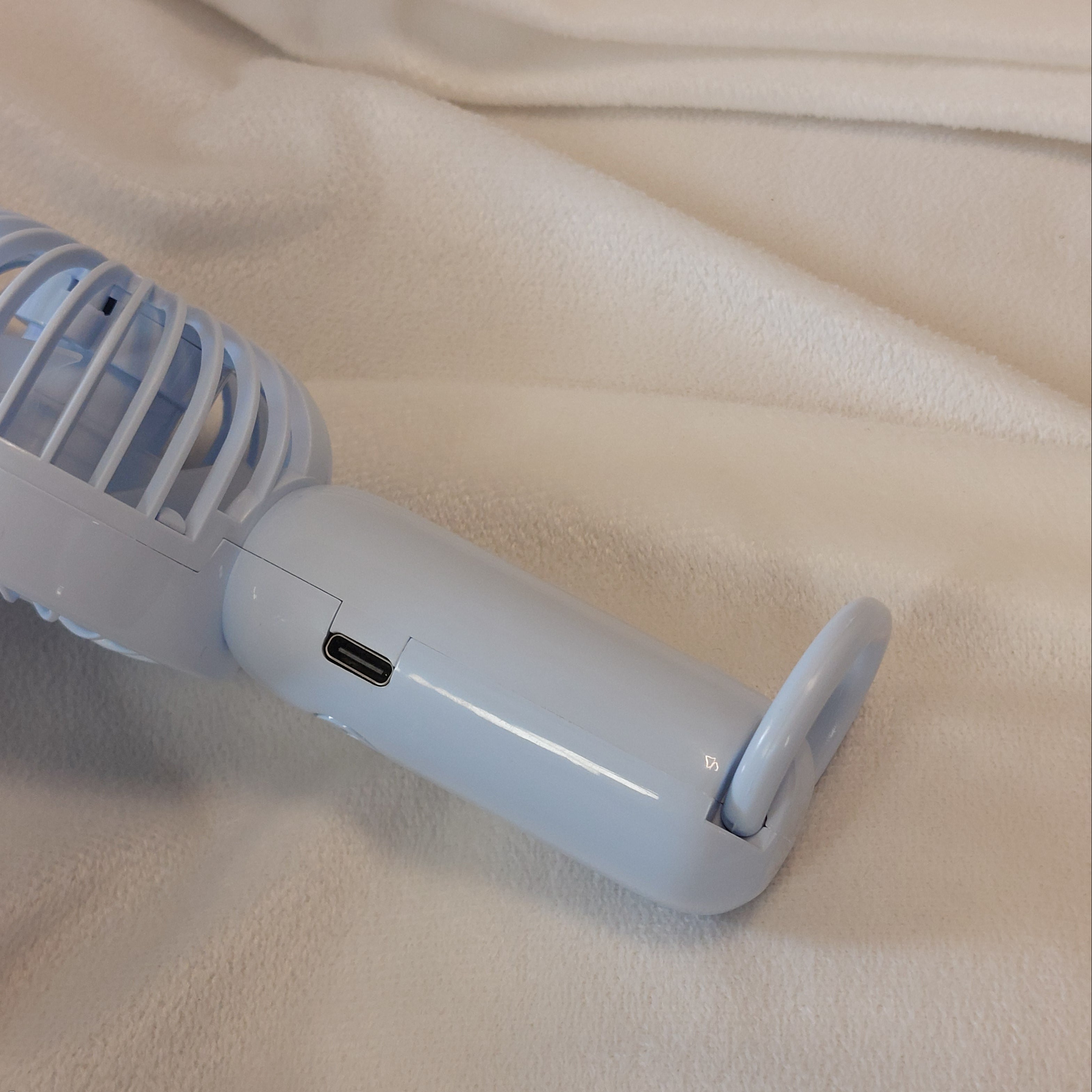 Ventilateur Main Rechargeable Aura — 3 Vitesses Anneau Repliable USB-C Anti-Canicule