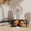 Ventilateur à main Zeph posé sur son support - smartphone calé sur la base - mode mains libres bureau - ineva
