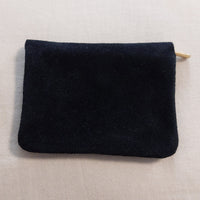 Vue de dos du portefeuille Vendas.n en cuir nubuck montrant les finitions