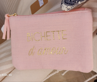 Mini pochette en gaze de coton  de 16 cm sur 10 cm unie rose avec message bichette d'amour en doré sur une face. fermeture zip sur le dessus