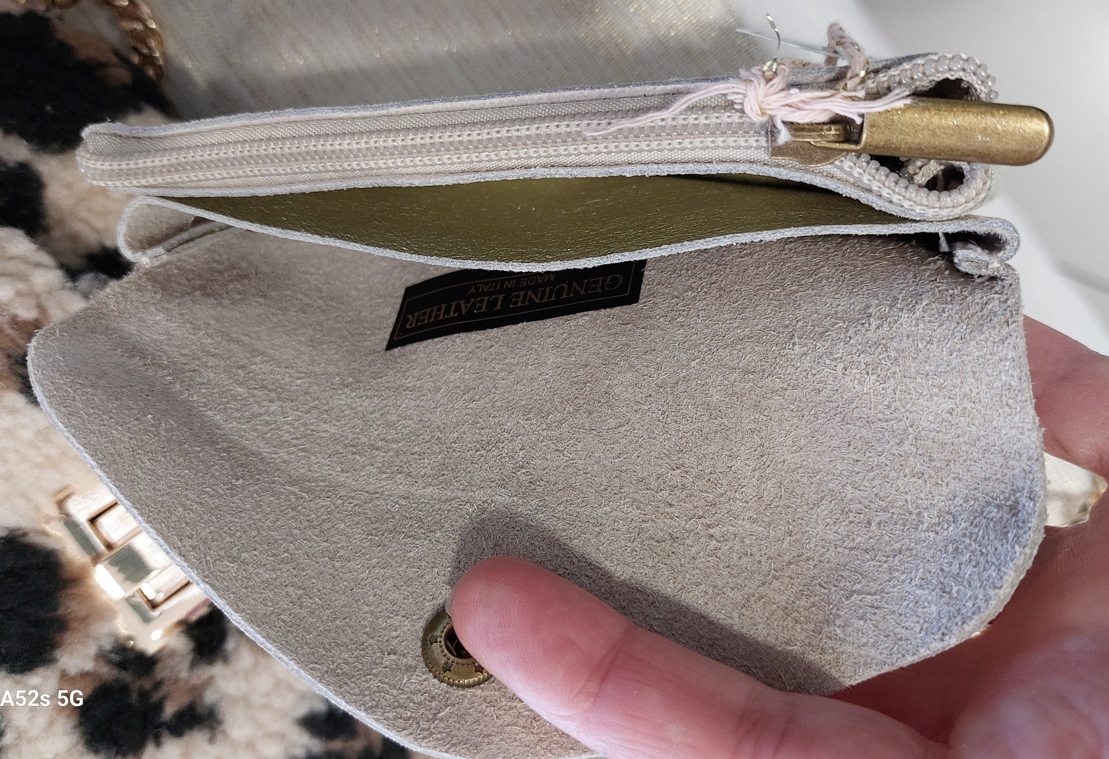 Vue de dessus portefeuille Tomar - compartiment zip sécurisé et rabat pression pratique
