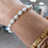 Bracelet Modo – Perles Nacrées Blanches & Boules Acier Élastique