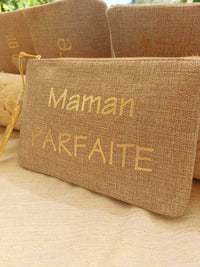 INEVA-POCHETTE A MESSAGE-POCHETTE EN LIN-POCHETTE MESSAGE MAMAN-POCHETTE MESSAGE MAMAN PARFAITE-POCHETTE A OFFRIR AUX MAMANS-POCHETTE BEIGE FETE DES MERES-CADEAUX FETES DES MERES-POCHETTE LIN MESSAGE OR-POCHETTE  COULEUR NATURELLE MESSAGE MAMAN-POCHETTE MESSAGE  SUR MARIGNANE
