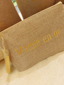 INEVA-POCHETTE A MESSAGE-POCHETTE EN LIN-POCHETTE MESSAGE MAMIE-POCHETTE MESSAGE MAMIE EN OR-POCHETTE A OFFRIR AUX MAMIES-POCHETTE BEIGE FETE DES GRAND MERES-CADEAUX FETES DES MAMIES-POCHETTE LIN MESSAGE OR-POCHETTE  COULEUR NATURELLE MESSAGE MAMIE-POCHETTE MESSAGE  SUR CARRY LE ROUET