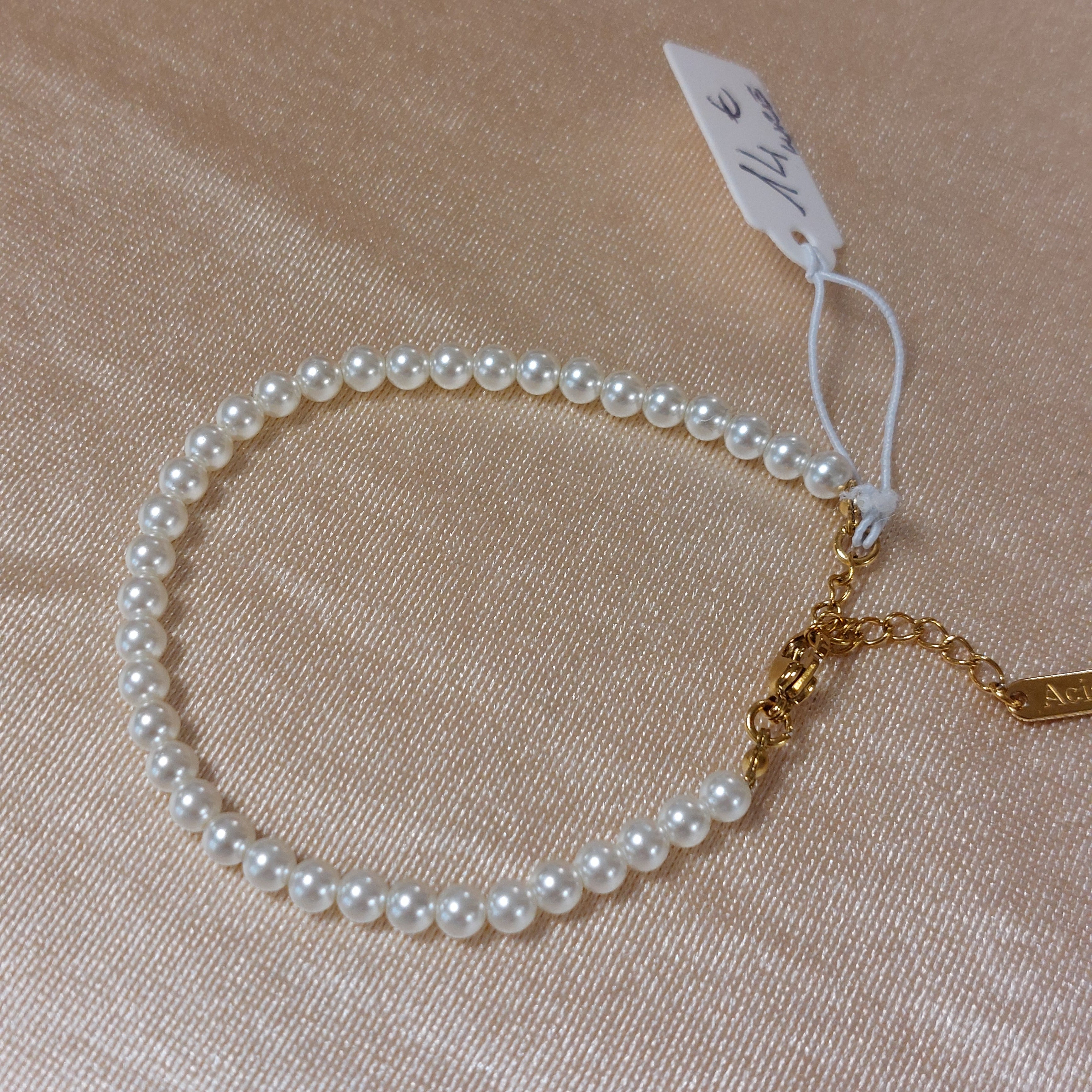 Bracelet Lure – Boulier Perles Nacrées Blanches & Fermoir Doré