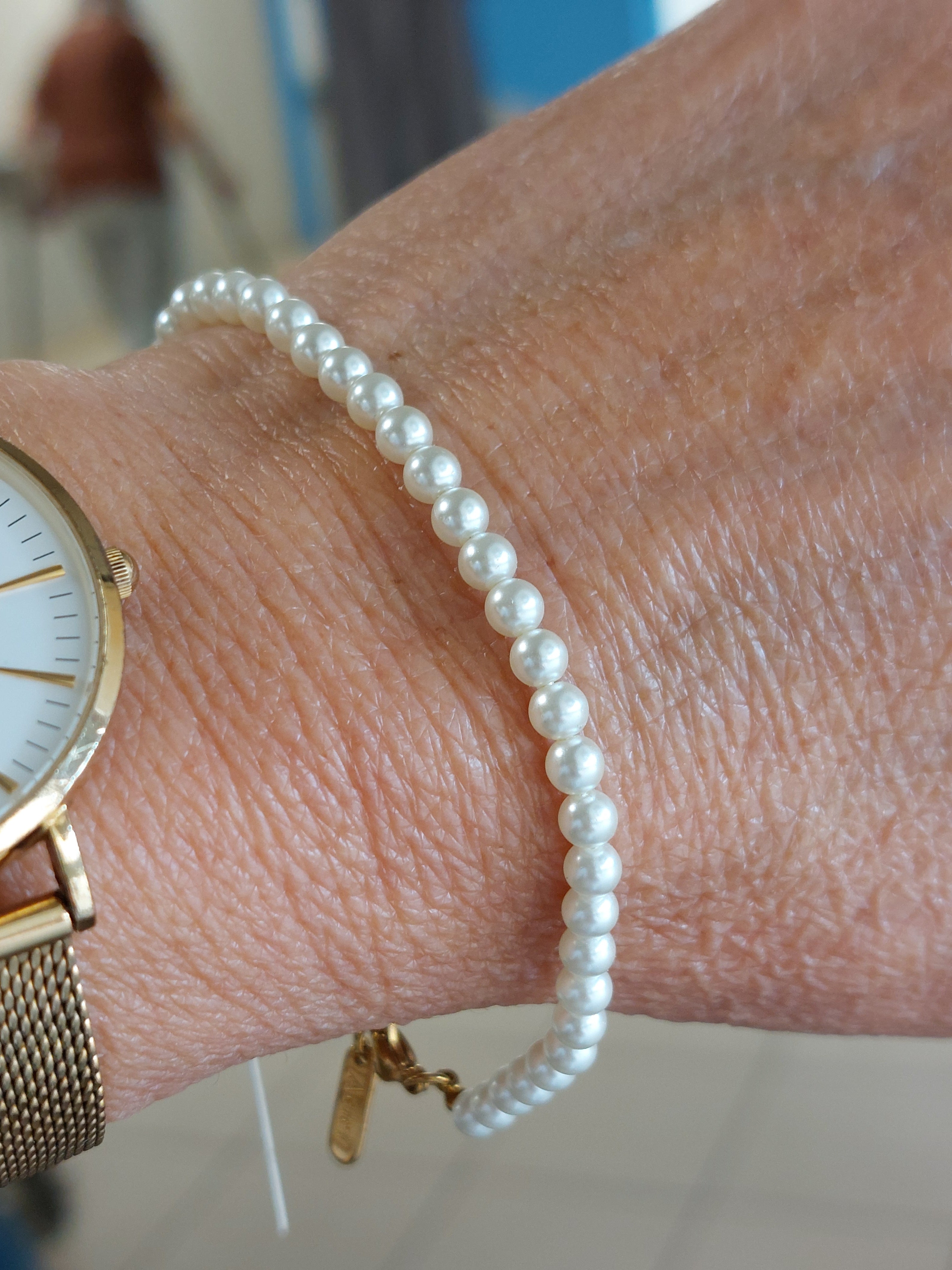 Bracelet Lure – Boulier Perles Nacrées Blanches & Fermoir Doré