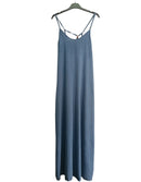 Robe Ella fluide longue, bretelles fines et dos nu perlé couleur bleu par Ineva  