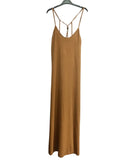 Robe Ella fluide longue, bretelles fines et dos nu perlé couloris camel par Ineva  